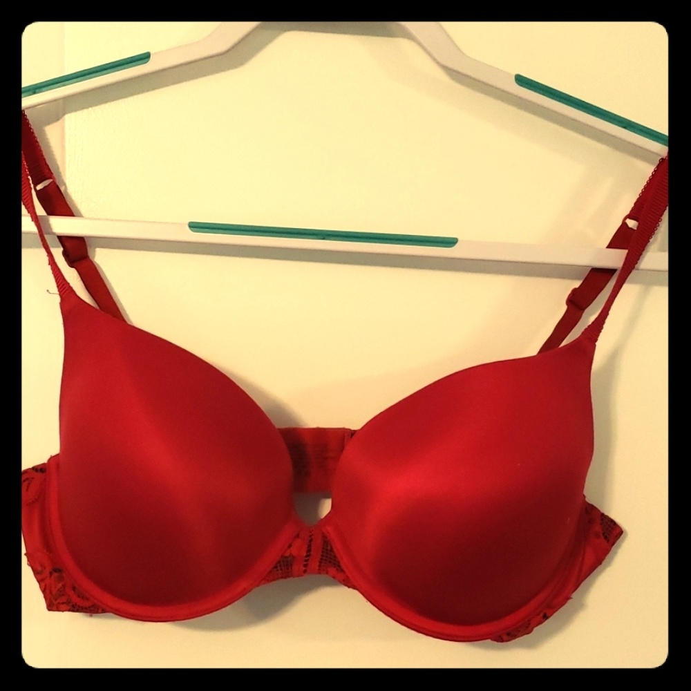Red push up bra